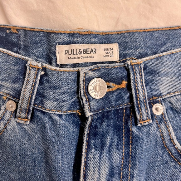 pull and bear medium wash shorts - Picture 2 of 3